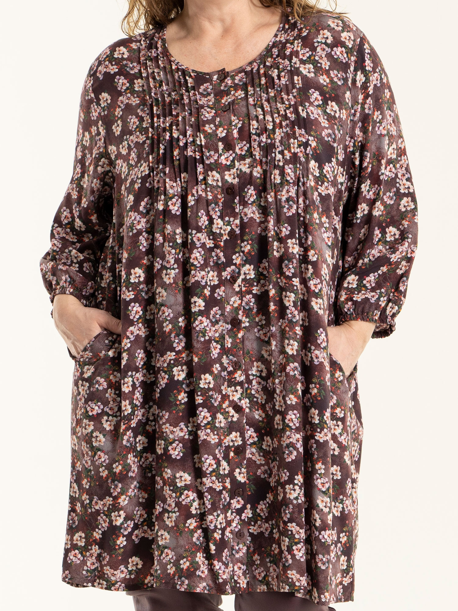 NATACHA - Svart bluse i crepet viskose med blomster print
