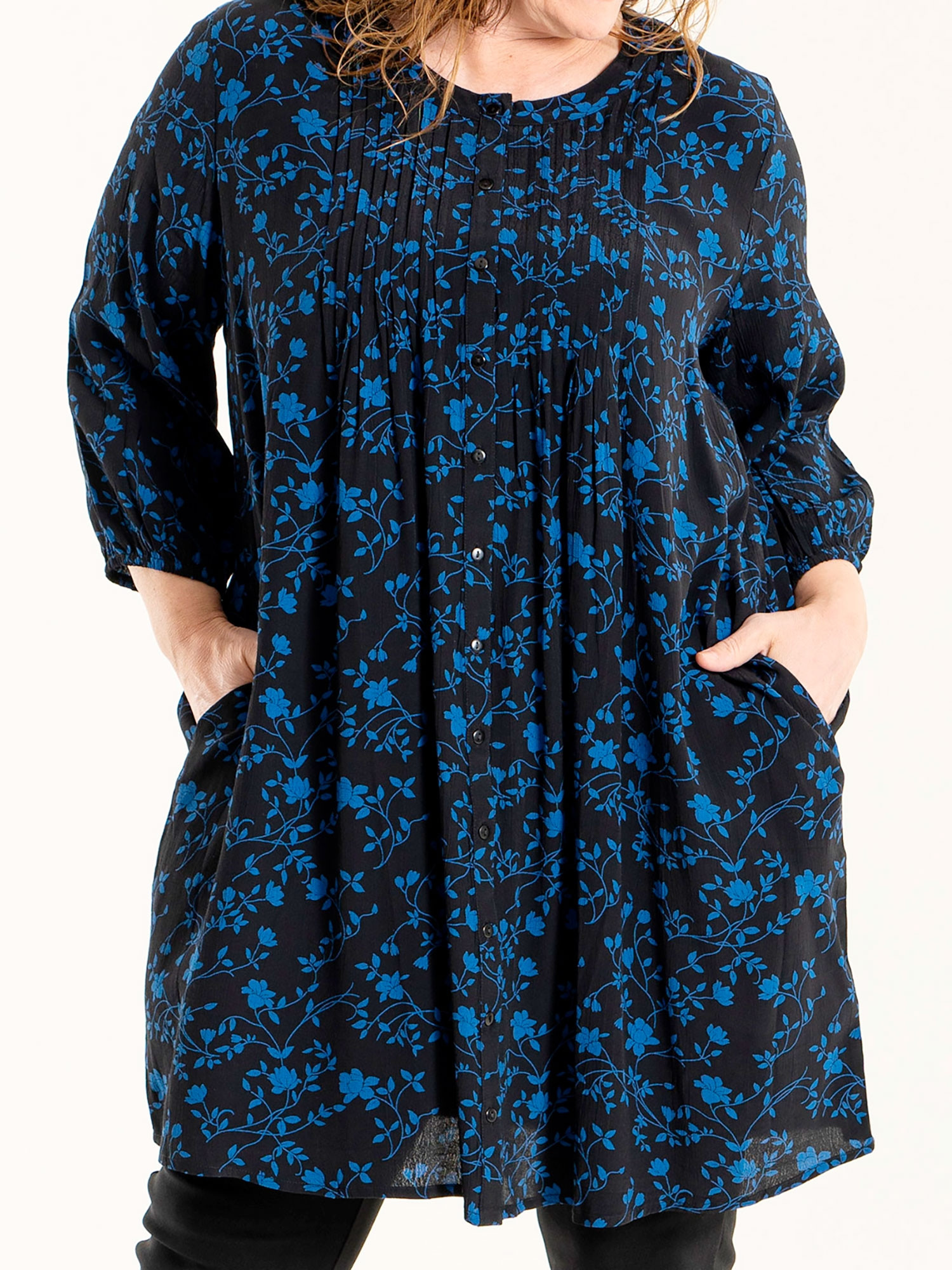 Johanne - Flot skjorte tunika i viskose med flot bordeaux blomster print