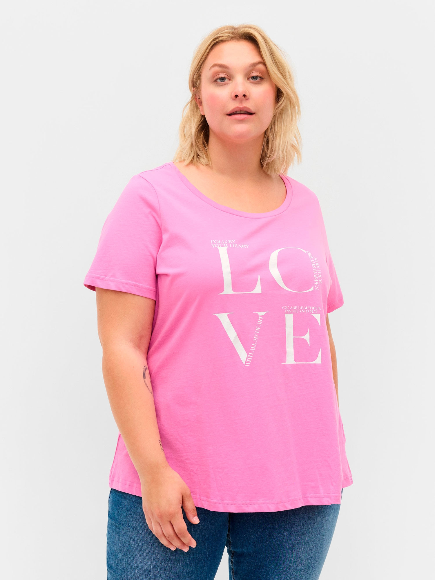 Lys lilla T-skjorte i A-fasong med 'LOVE' print