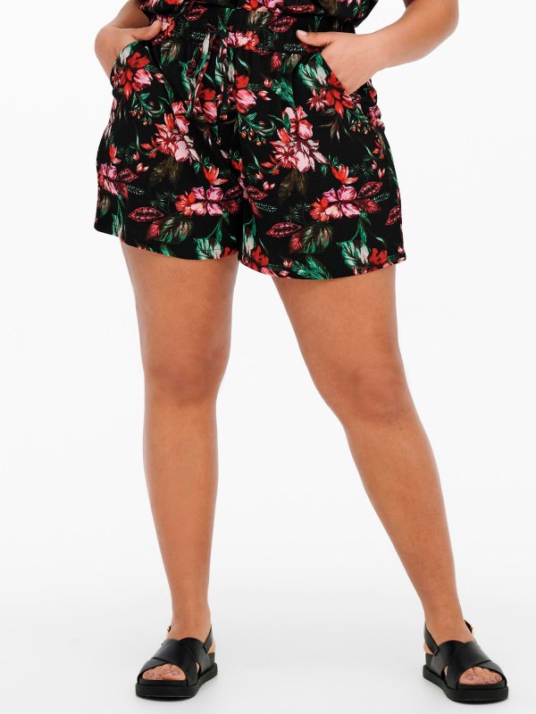 Carluxfab - Sort shorts med fine blomster fra Only Carmakoma