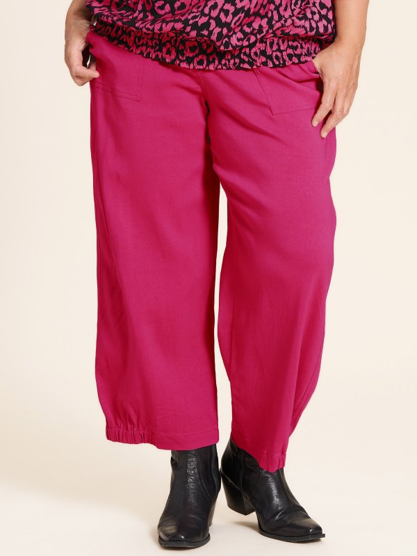 Clara - Pink culotte bukser i viskose bengalin fra Gozzip