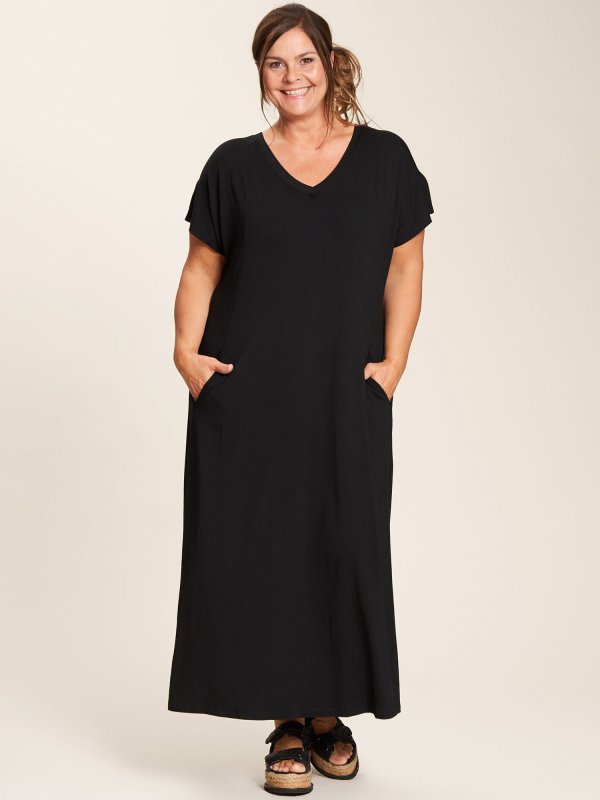 Margit - Flot lang sort kjole i lækker viskose jersey fra Gozzip