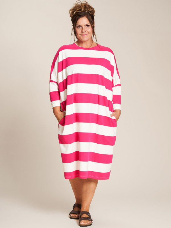 Pia - Pink og hvid stribet kjole i bomulds jersey fra Gozzip Black