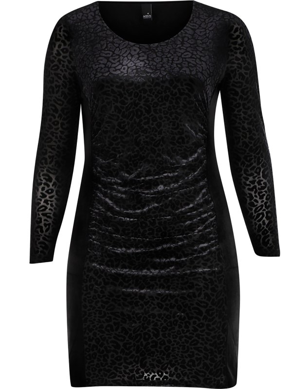 Smuk sort velour kjole med smart dyreprint fra Adia