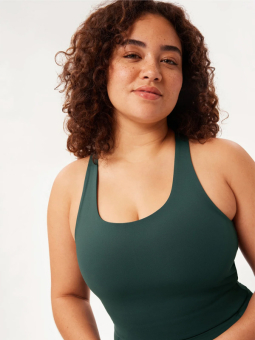 PALOMA - Plus Size Top fra Girlfriend Collective