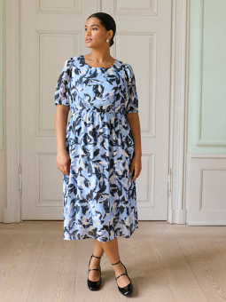 KCELONA - Plus Size Kjole fra Kaffe Curve