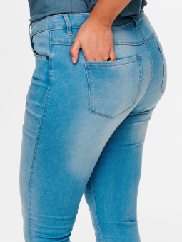 Only Carmakoma AUGUSTA - Lyseblå jeans i strækbar bomulds denim, længde 34