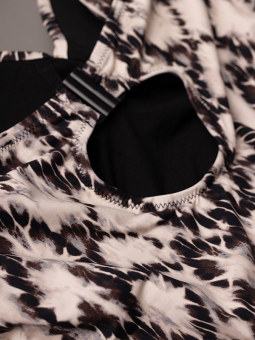 CARELLY - Plus Size Badedragt fra Only Carmakoma