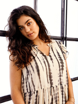 Only Carmakoma TINNA - Lang chiffon kjole med batik print