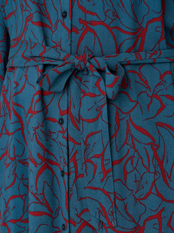 Only Carmakoma NOVA - Blå skjorte kjole med rødt print