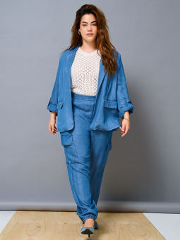 CARCHARIS - Plus Size Bukser fra Only Carmakoma