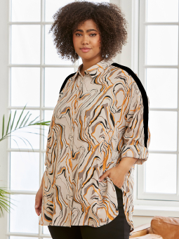 DALARY - Sort jersey bluse med beige, brun og orange mønster