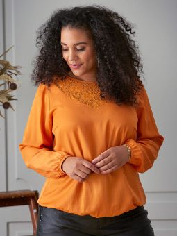 Zhenzi LEGACY - Orange satin bluse med blonde