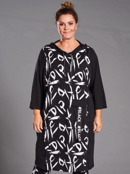 Gozzip Black LUNA - Sort kjole i lækker blød jersey med hvid print og hætte