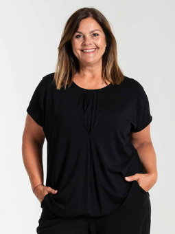 BETINA - Plus Size Bluse fra Gozzip