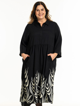 ANN-LOUISE - Plus Size Kjole fra Gozzip