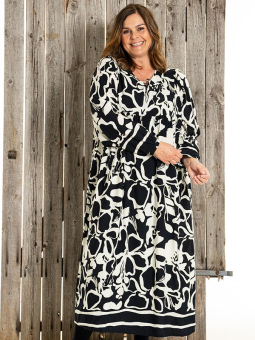 BETINE - Plus Size Kjole fra Gozzip