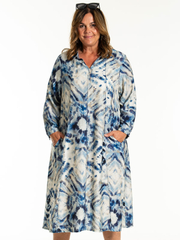 JANELLE - Plus Size Kjole fra Gozzip