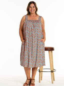 KARLINA - Plus Size Kjole fra Gozzip