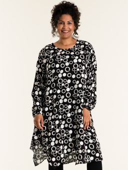 SALLY - Flot sort hvid printet skjorte kjole i blød og let viskose