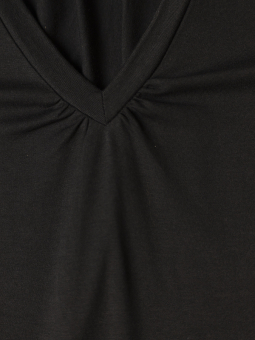 Studio LYKKE - Sort t-shirt i viskose jersey med v-hals