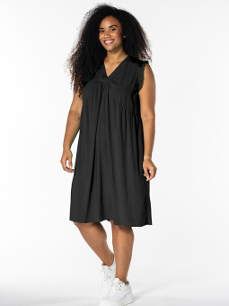 DUSINE - Plus Size Kjole fra Studio