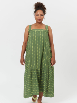 BLENDA - Grøn viskose kjole med smukt mønster