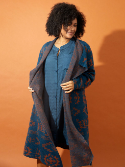 JADE - Lang cardigan i sort og dyeprint