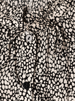 Gozzip ALEXANDRA - Lang sort viskose kjole med flot hvidt print 