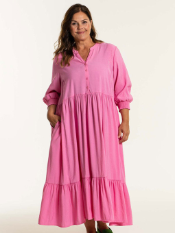 Gozzip CONNY - Lang pink kjole med lommer og V-hals