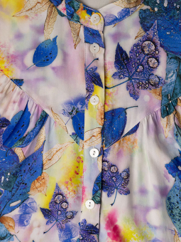 Gozzip BEGINA - Lys skjorte bluse med blå blomster