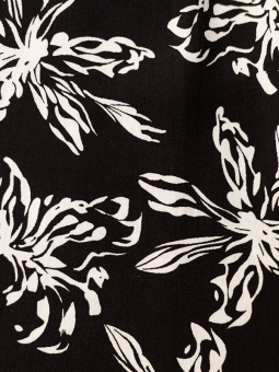Gozzip KINNIE - Sort viskose bluse med hvide blomster