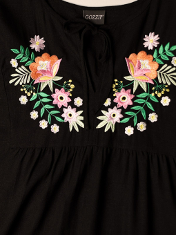 Gozzip MAJSA - Lang sort kjole med broderi