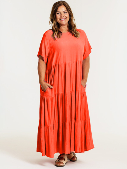 SUSSIE - Lang lyserød kjole i 100% Viskose