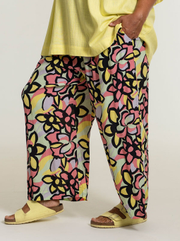 Gozzip ELLY - Lose viskose bukser med grafisk blomsterprint