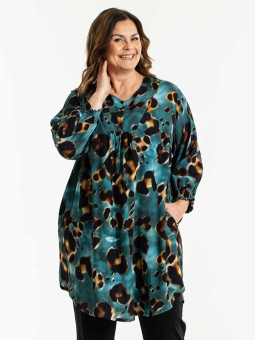 THILDE - Petroleumsfarvet bluse med leopardprint