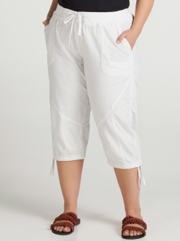 Hvide capri jeans med tætsiddende ben