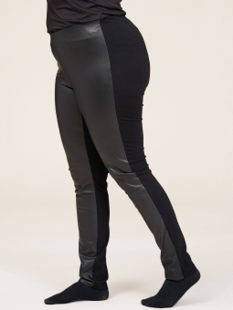 Studio SARA - Sorte leggings i skind look med stretch på bagsiden