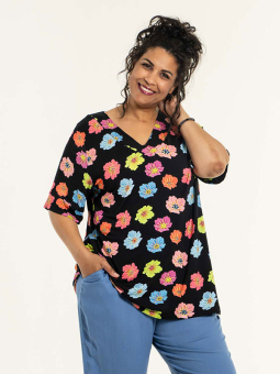 Studio Vitta - Sort bluse i viskose jersey med flotte blomster