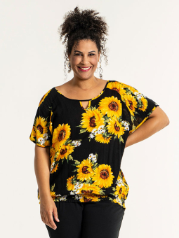 Studio CAMILLA - Sort viskose bluse med elastik kant