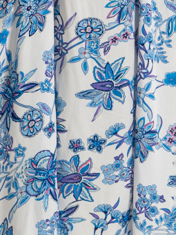 Studio LISE - Lang hvid kjole med blå blomster