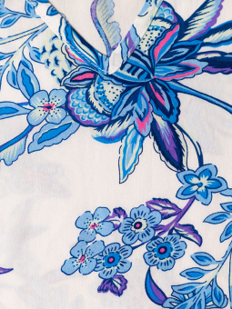 Studio MARNA - Hvid bluse med blomsterprint