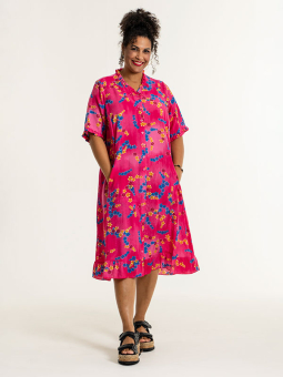 ADELENA - Sort jersey kjole med farve mønster