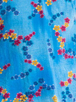 Studio ADI - Blå bluse med blomsterprint