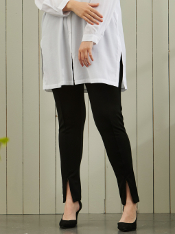 Zhenzi Smalle sorte bukser med smart slids og lynlås detalje ved anklen