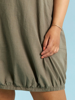 AMIN - Plus Size Kjole fra Zhenzi