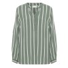 KC Sida - Viskose skjorte bluse med flotte grønne og hvide striber fra Kaffe Curve