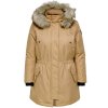 Car IRENA - Varm sandfarvet vinter jakke med hætte og aftagelig pels fra Only Carmakoma