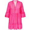 Carmarrakesh - Sød pink viskose kjole med smart rødt mønster fra Only Carmakoma