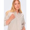 Carviggis - Lang skjorte med hvide og beige striber fra Only Carmakoma